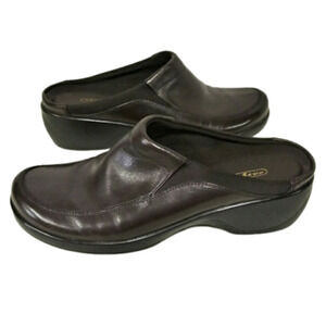 Easy Spirit Delyn Brown Leather Round Toe  Low Wedged-Heel Slip On Mule Shoe